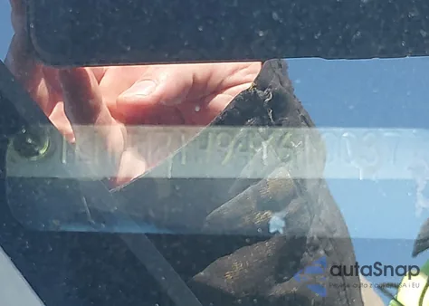 2004 Lincoln Town Car Signature z USA, uszkodzony, nr VIN 1LNHM81W94Y610037